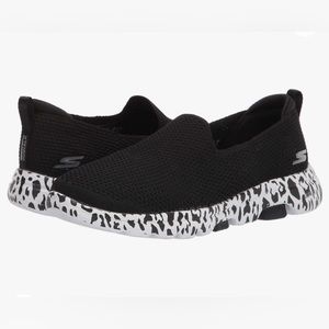 Skechers Women's Go Walk 5 - Edgy Sneaker